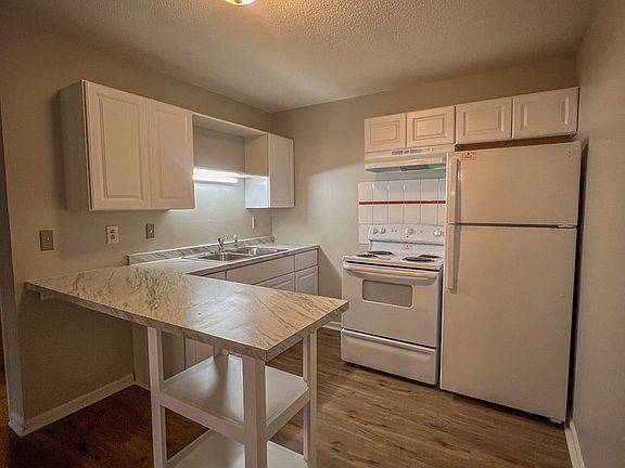 5th image of 110 Medical Ct APT 7