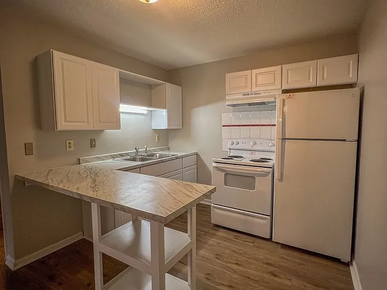 112 Medical Ct — Photo 6