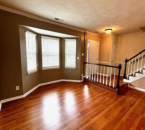3rd image of 606 S Lake Cir