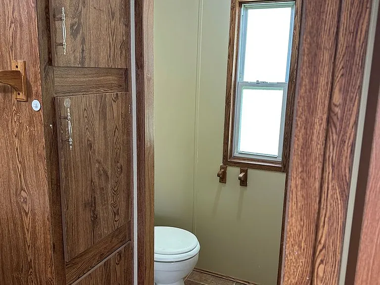 2501 S Broadway Ave — Photo 16