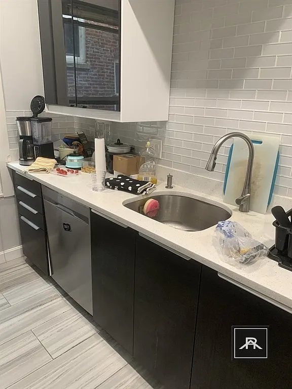 3 bed, 1.0 bath, 960 sqft, $3,700 — Photo 1