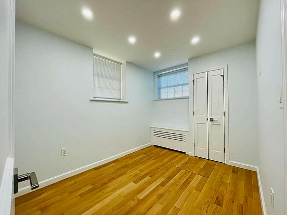 5th image of 19-04 23rd Ave