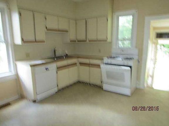 4th image of 15 Greenville Ave