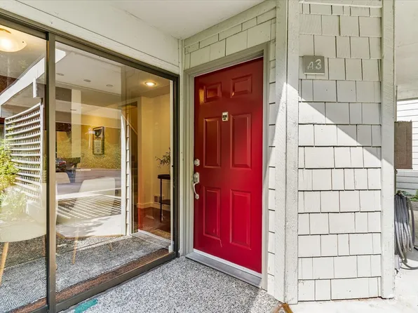 22717 Lakeview Drive #A3, Mountlake Terrace, WA 98043