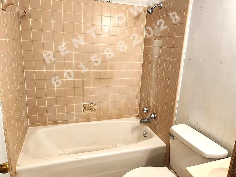 310 W Ray Dr — Photo 4