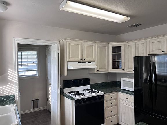 5th image of 2761 Becker St