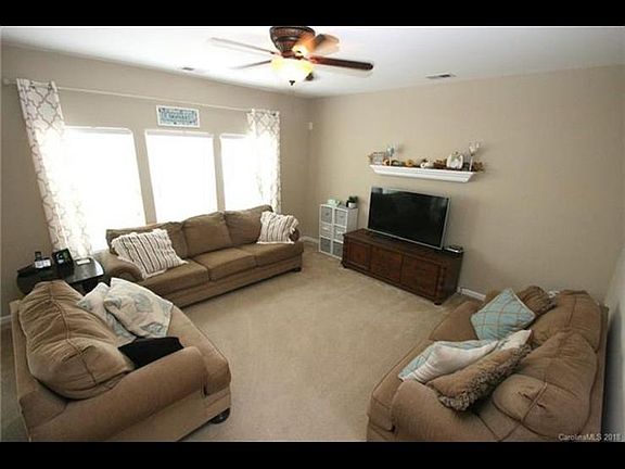 5th image of 1063 Albany Park Dr