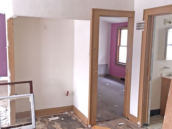 4th image of 3332 N 22nd St