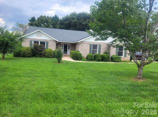 1275 Grady Ln, Hickory, NC 28602