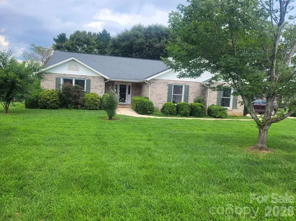 1275 Grady Ln, Hickory, NC 28602