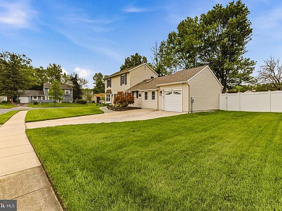 3rd image of 20 Grayburn Dr