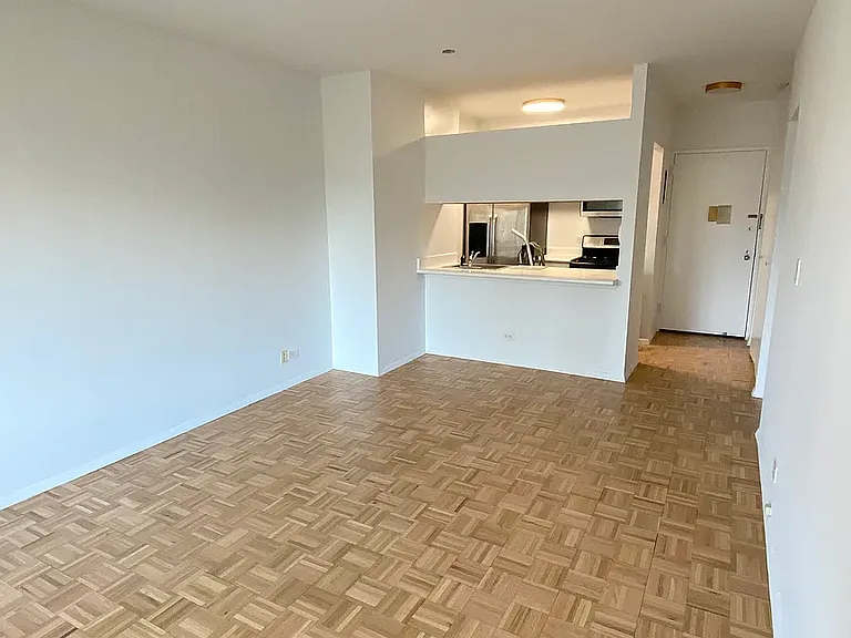 200 Rector Pl #9C — Photo 6