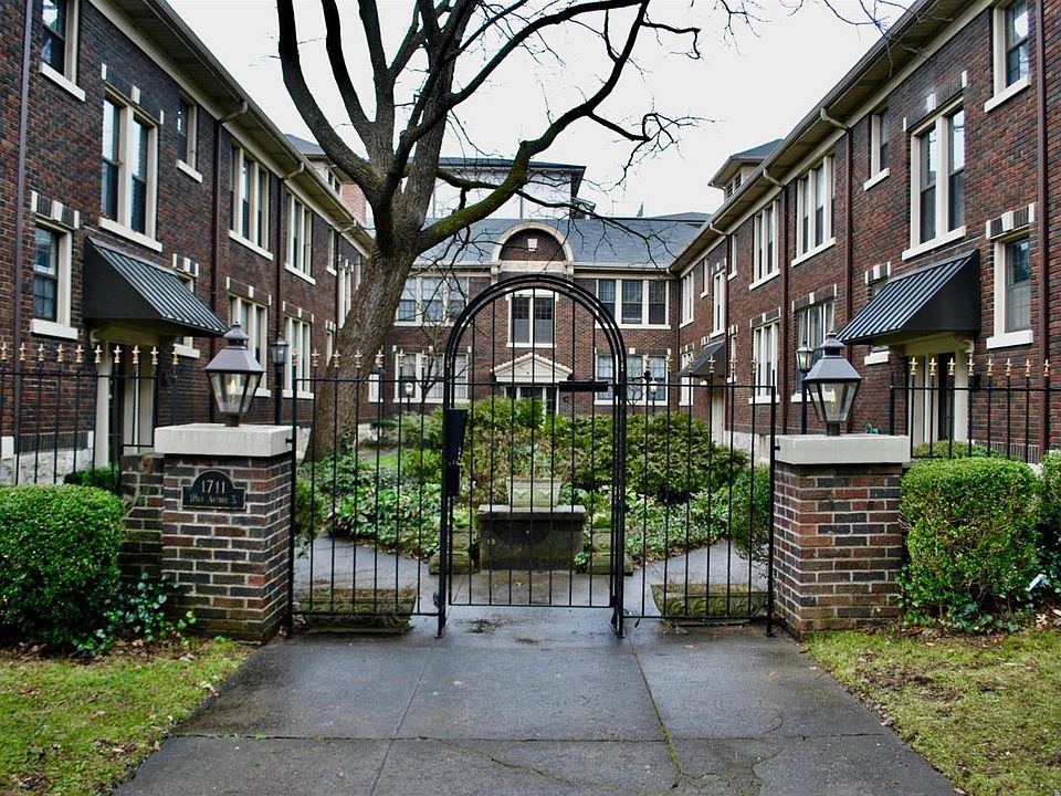 Welcome to Arlington Court . Gated secure courtyard
