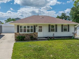 3807 Blue Mound Dr NE, Cedar Rapids, IA 52402
