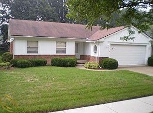36017 Lyndon St, Livonia, MI 48154