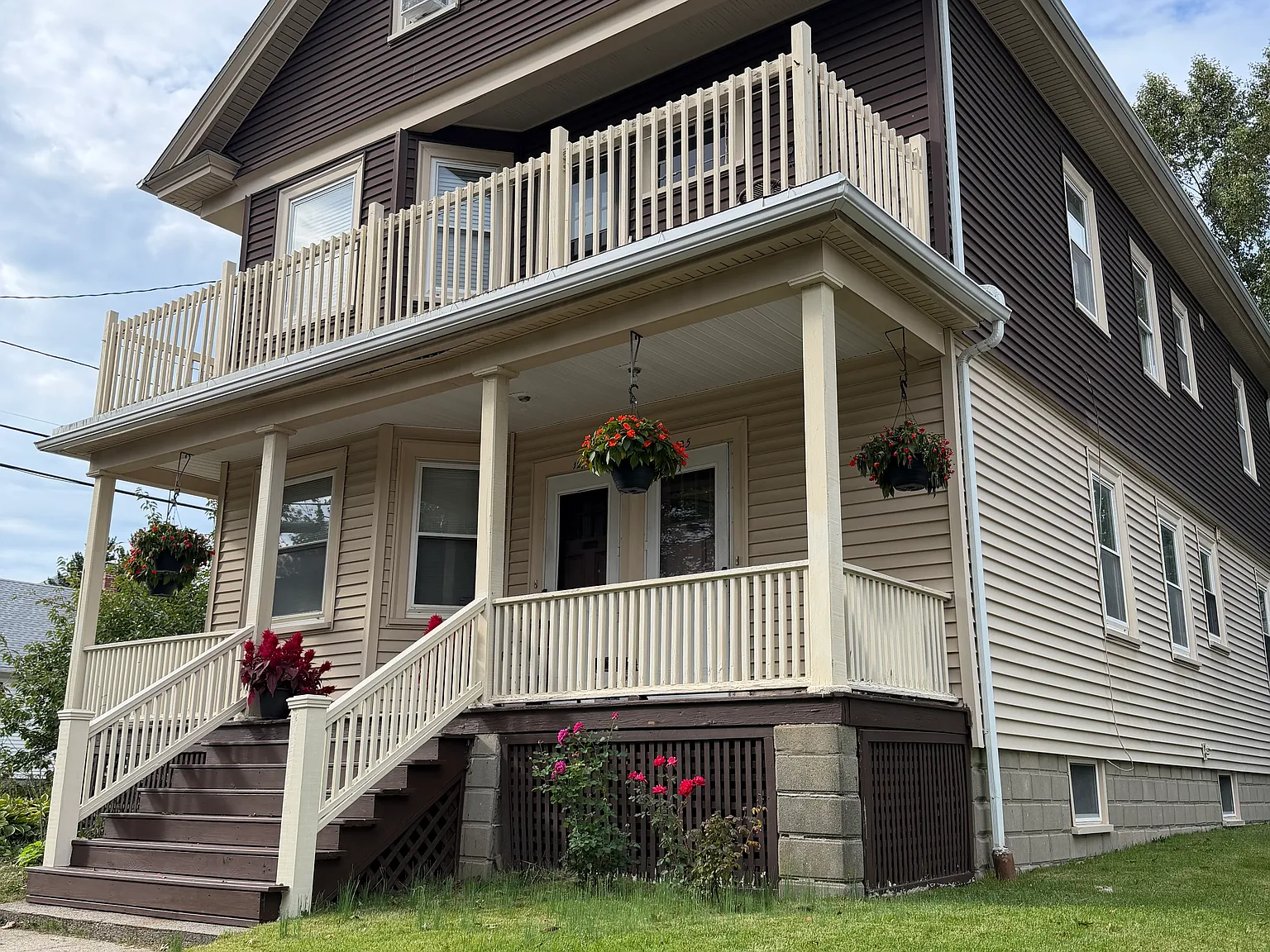 2 bed, 1200 sqft, $2,100 — Photo 1