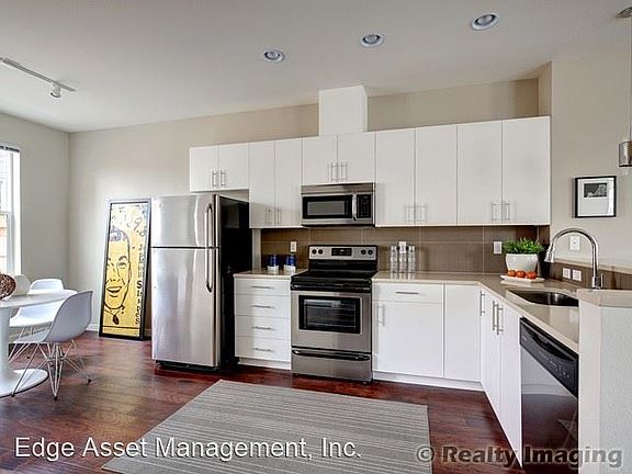3rd image of 4945 N Vancouver Ave #6621282