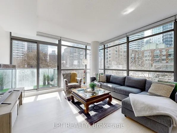 281 Mutual St #403, Toronto, ON M4Y 3C4