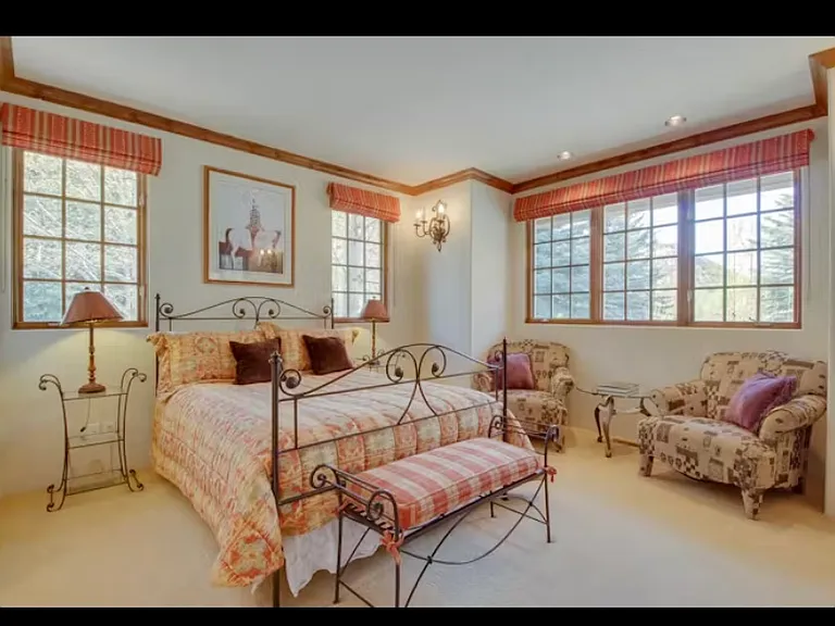 303 Wall St — Photo 12