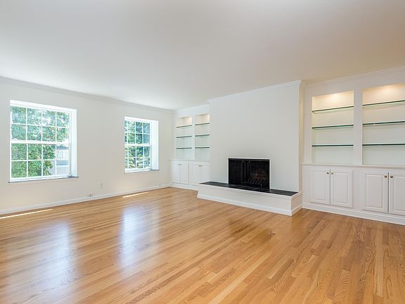3rd image of 445 Oak Grove Ave APT 12