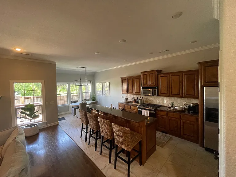 703 SW Glen Arbor Ave — Photo 2