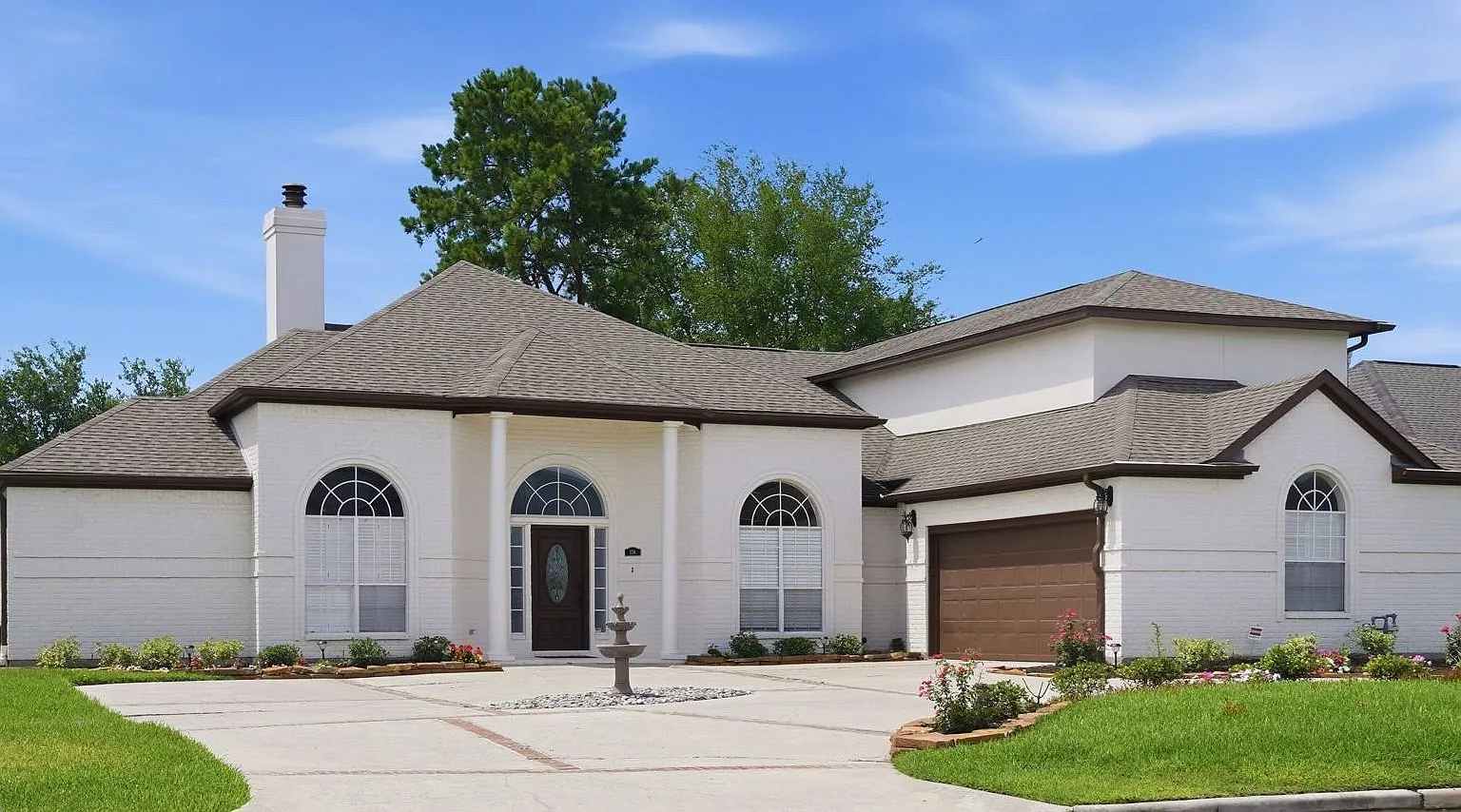 5 bed, 4.0 bath, 3828 sqft, $3,990 — Photo 1