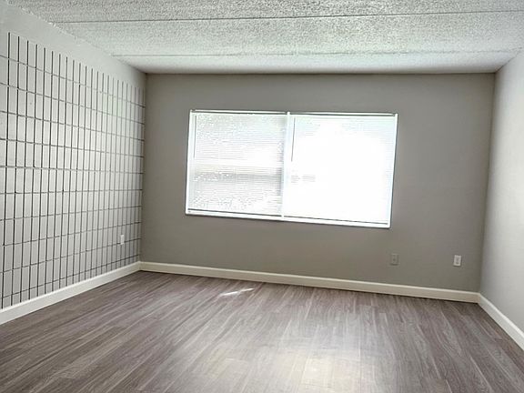 4th image of 305 N Hubert Ave #120