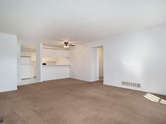 4th image of 366 Westbrook Ct