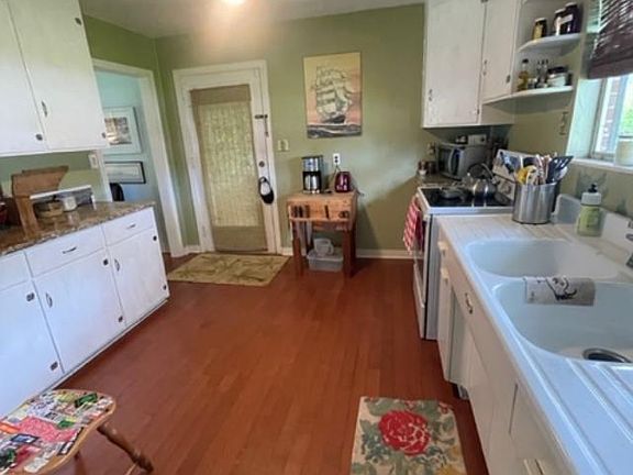2nd image of 2824 Sherwood Dr