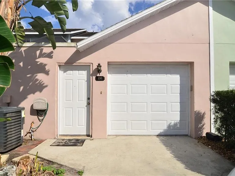 106 S Primrose Dr — Photo 2