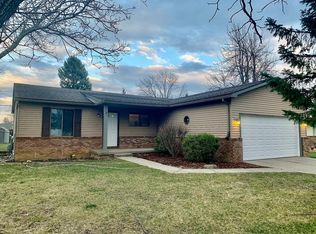 5071 Rockwood Dr, Grand Blanc, MI 48439