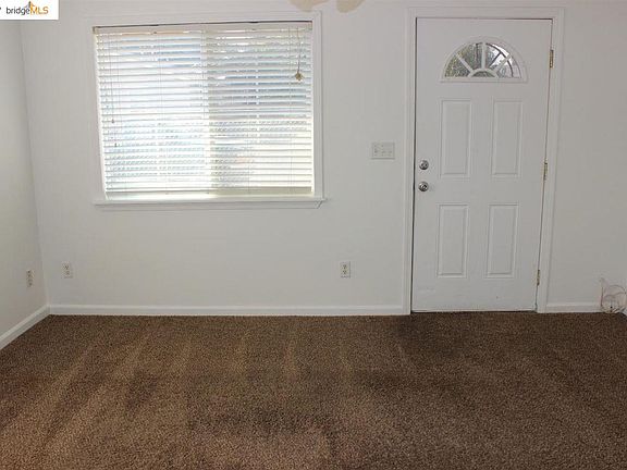 3rd image of 792 Almond Ave