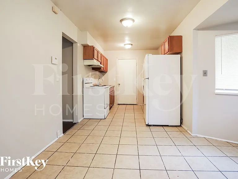 8820 Manchester Ave — Photo 4