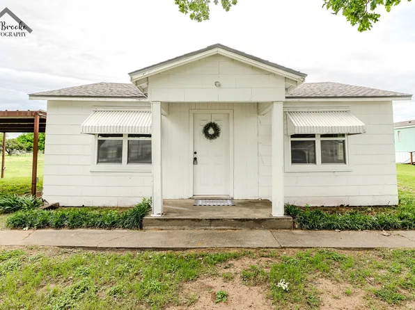 606 E Washington Ave, Iowa Park, TX 76367
