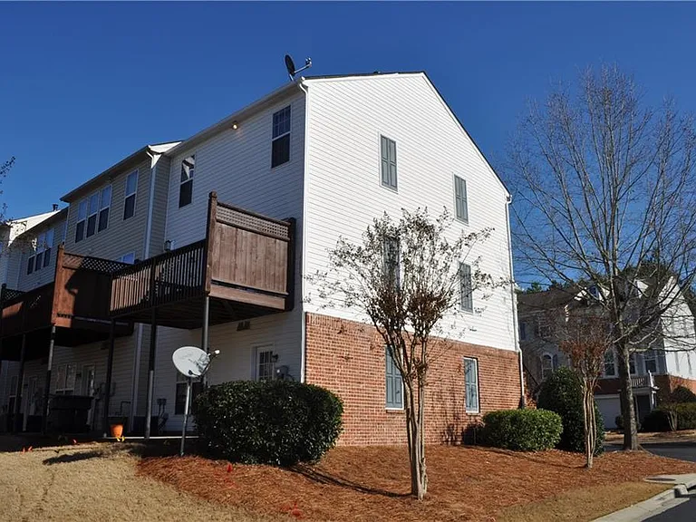 1021 Thornborough Dr — Photo 32
