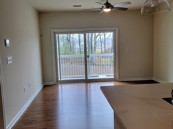 4th image of 4 Winslow Ln #303