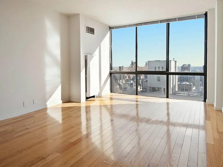 425 56th St #6L — Photo 3