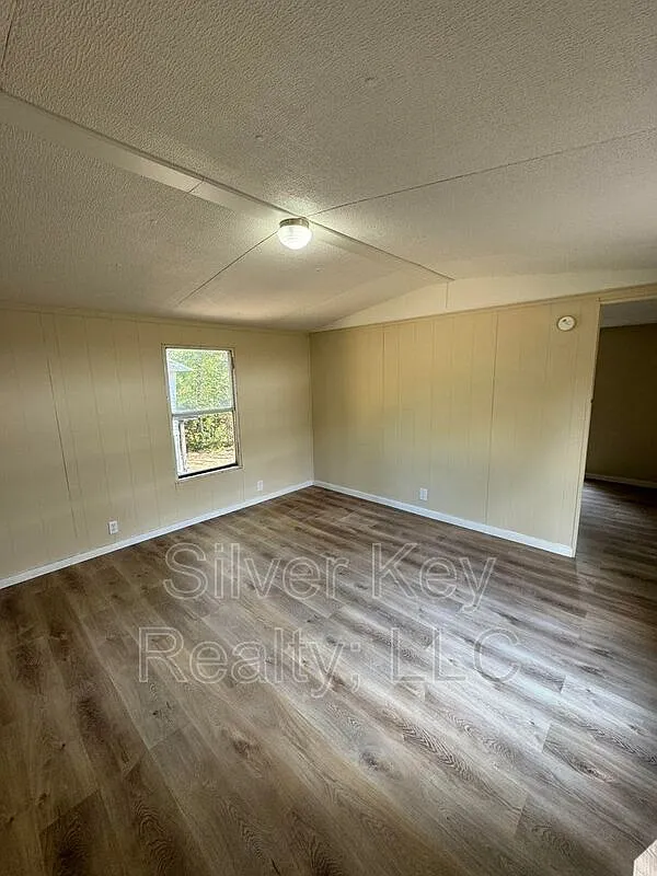 2 bed, 1.0 bath, $850 — Photo 3