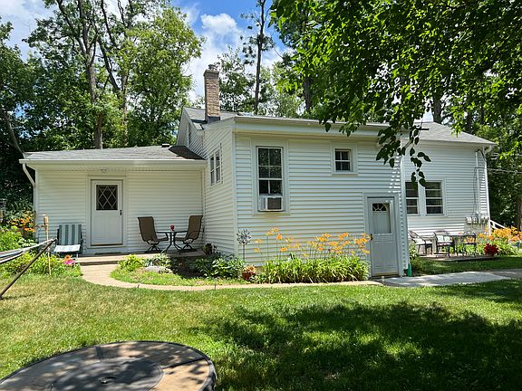 Rear entry. 
15' x 10' covered porch.
West facing.
