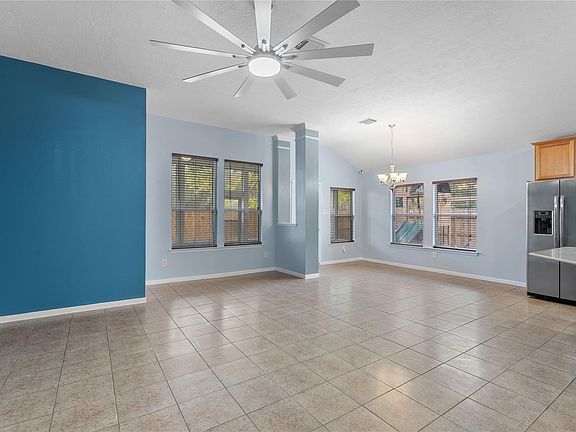 5th image of 18939 Cluster Oaks Dr