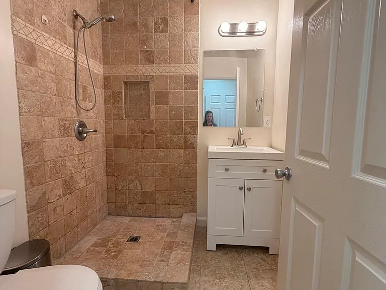 7031 Balcom Ave — Photo 2