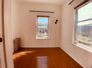 22-25 38th St #3, Astoria, NY 11105