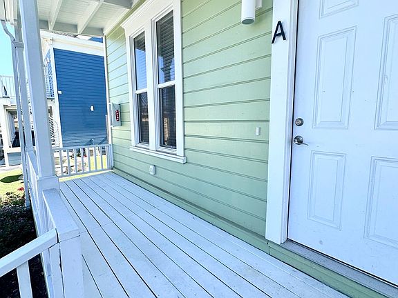 4th image of 2224 3rd Ave #A
