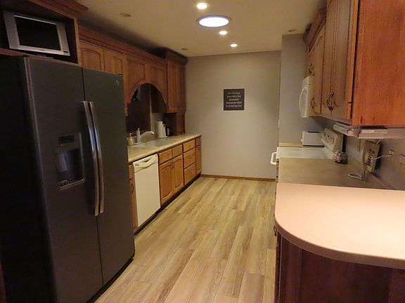 4th image of 1389 N 10th St