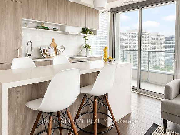 4th image of 5 Soudan Ave #2004