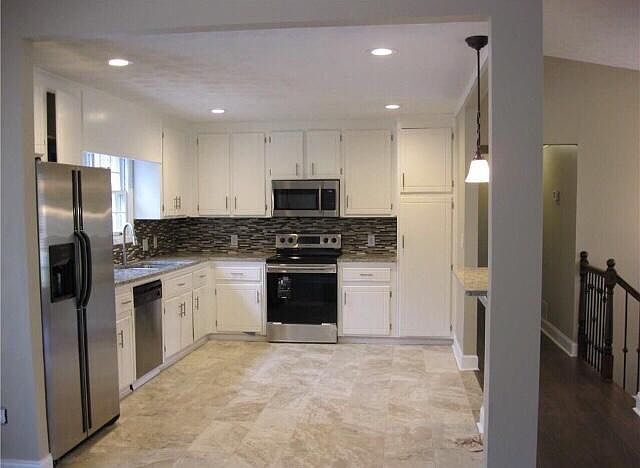 1st image of 513 Chapman Dr #513