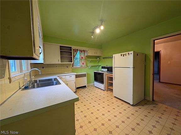 4th image of 433 Allenford St