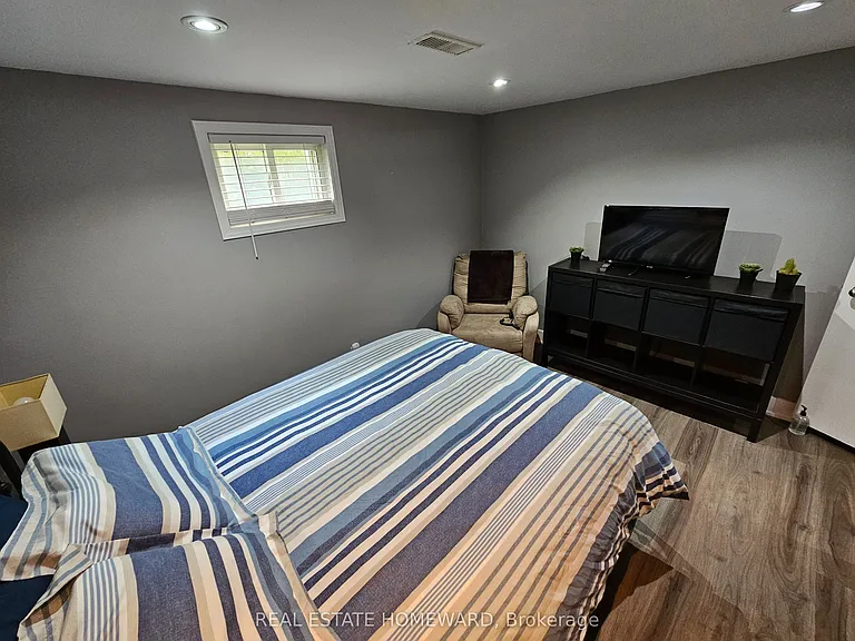 715 Pharmacy Ave — Photo 13