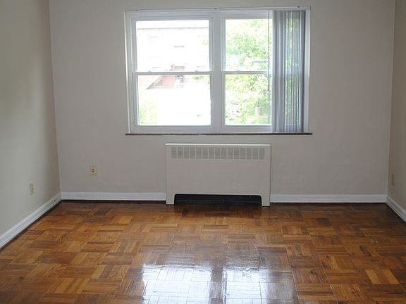 5th image of 2750 Linshaw Ct APT 4