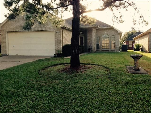 1st image of 923 Peach Blossom Dr